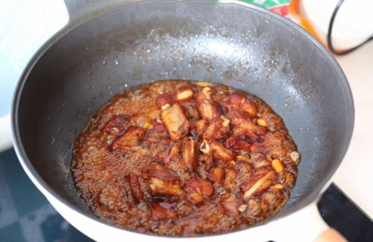 做糖醋排骨，掌握好三个步骤，排骨又好看又好吃，颜色红亮味道香