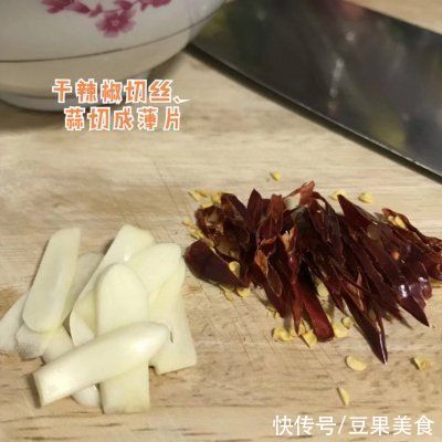 保鲜膜|这是特色茴香根最正宗的做法，好吃到爆