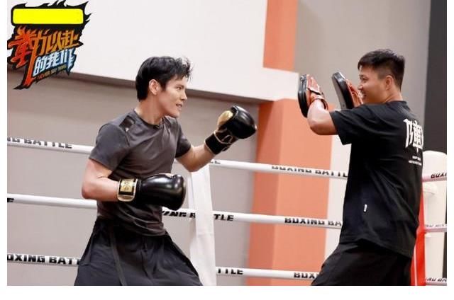 向佐打拳击输给了肖顺尧引起热议,网友们争议的焦点是什么?