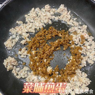 平底锅|从小吃菜脯煎蛋长大的我，谁敢说我这做法不正宗