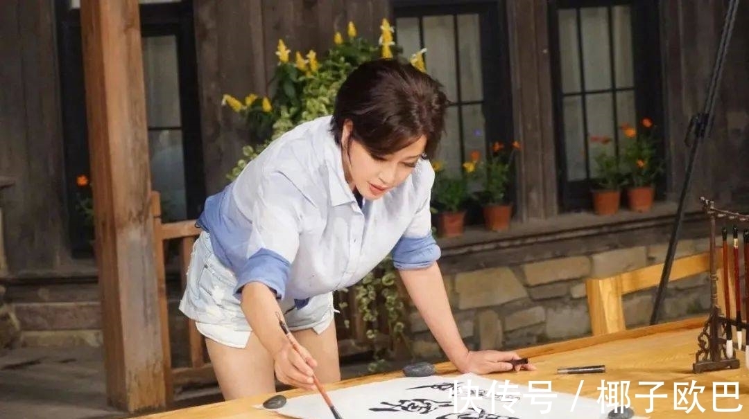 曾来德#刘晓庆开直播卖书法,一幅作品卖108万,网友:拜错老师了