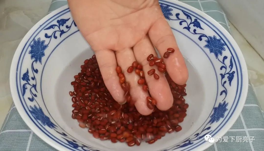 自制糯米凉糕做法，冰箱里一放，好吃又营养，孩子第一次吃就爱上