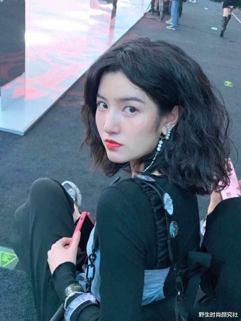 脸型 宽脸女生想换发型,这4款才是修脸又贵气,也是2021的经典款