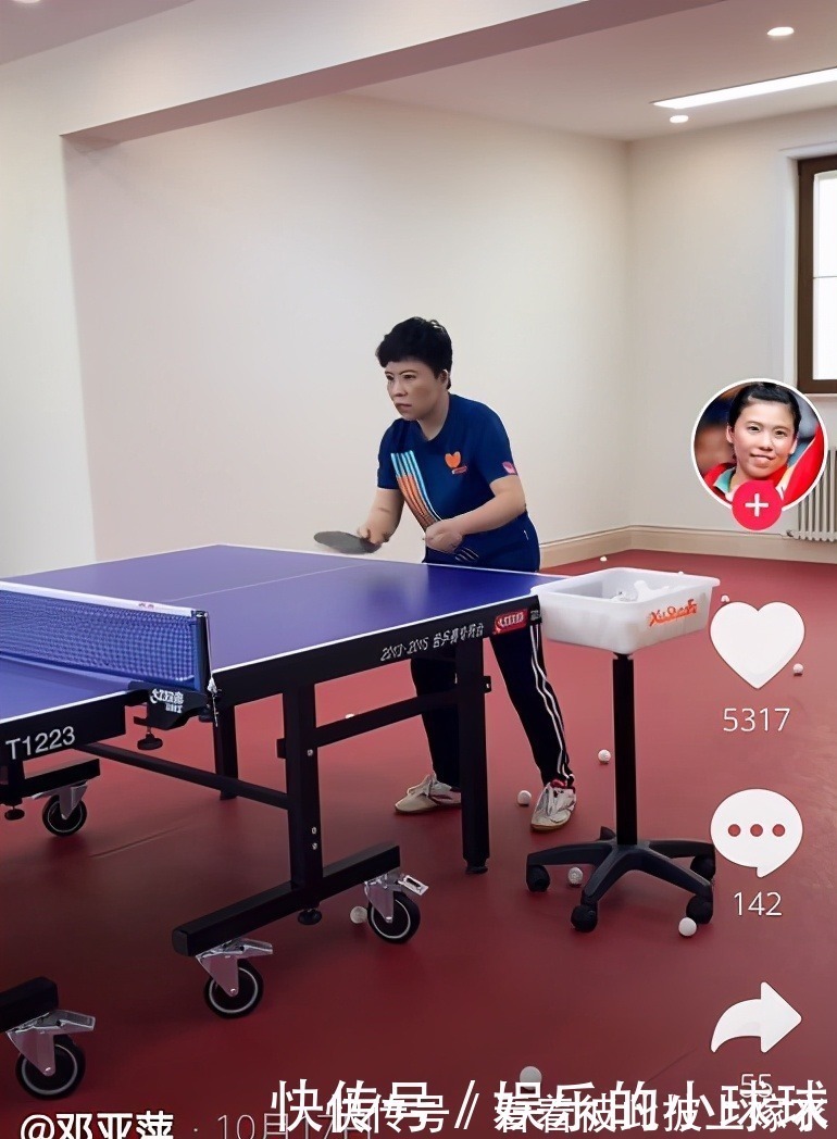 世界冠军|邓亚萍近况曝光超朴素!啃鸡爪直接用手接骨头,回归田园醉心种菜