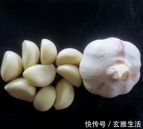 大蒜|炒不同的菜，大蒜放的时间不一样，很多主妇不知道，难怪炒菜不香