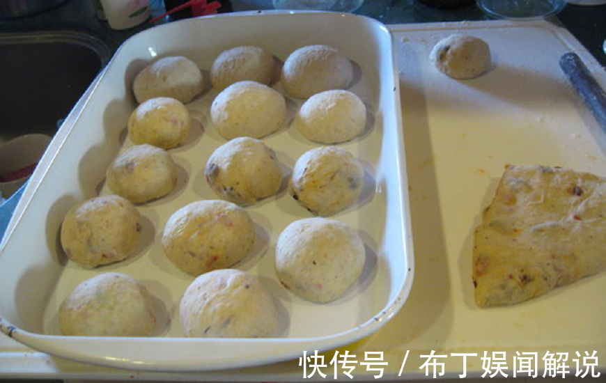 面包|早餐,别再做面饼了,试试这面包,咬一口满嘴喷香,家人都爱吃!