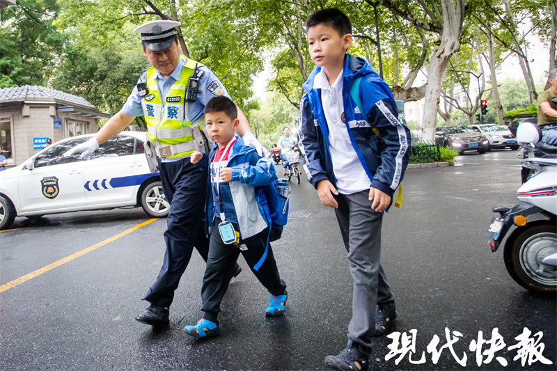 南京“微笑交警”火了，他说：希望让有序的路口成为另一种更美风景