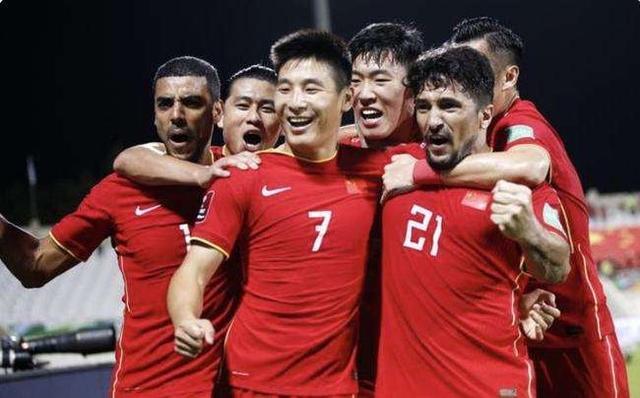 广州队|上港深夜做出决定!中国足球收好消息,李霄鹏这回可以安心了