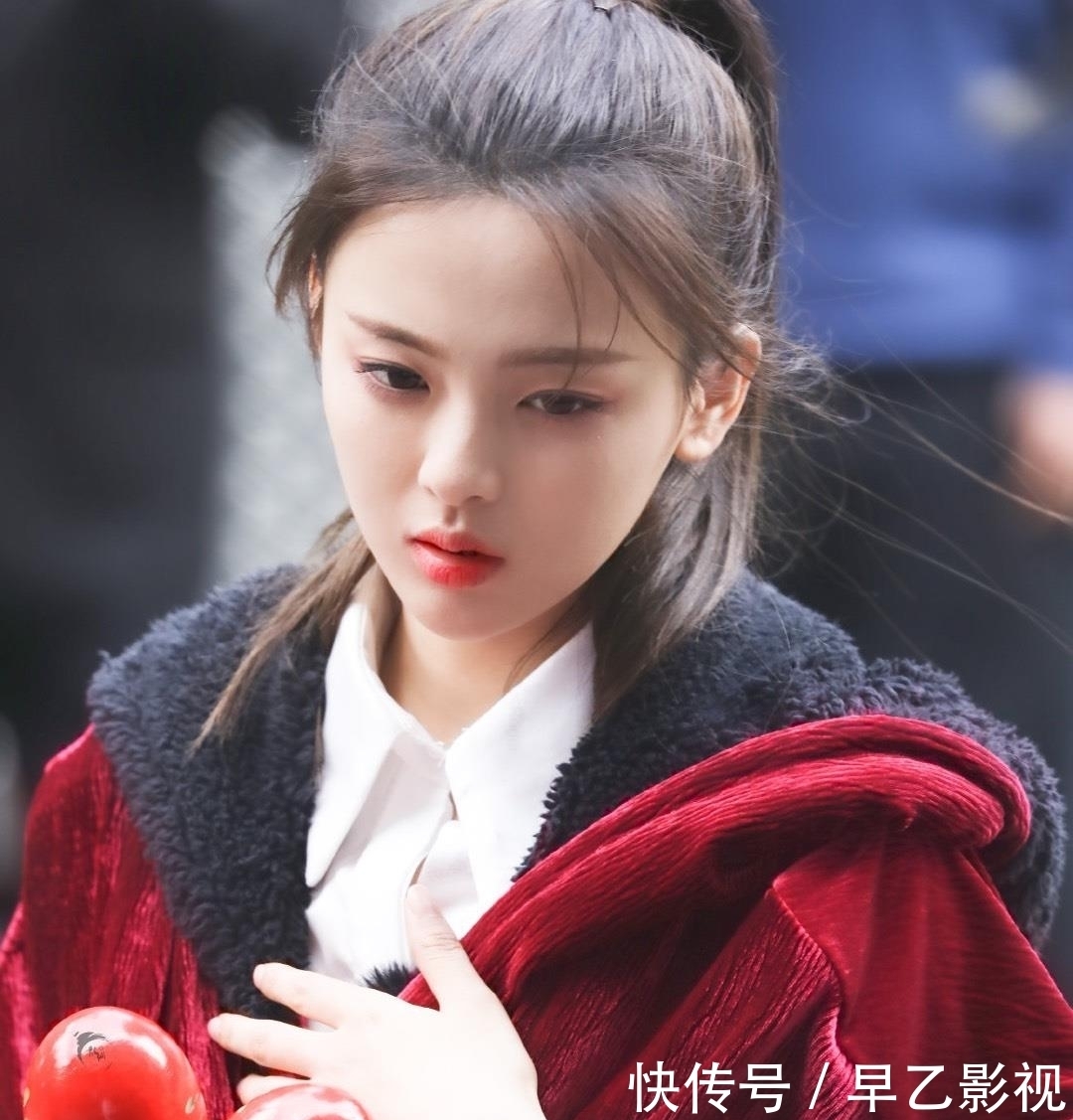  艺人|杨超越参加恋爱综艺，与侯明昊组成CP，任豪退出