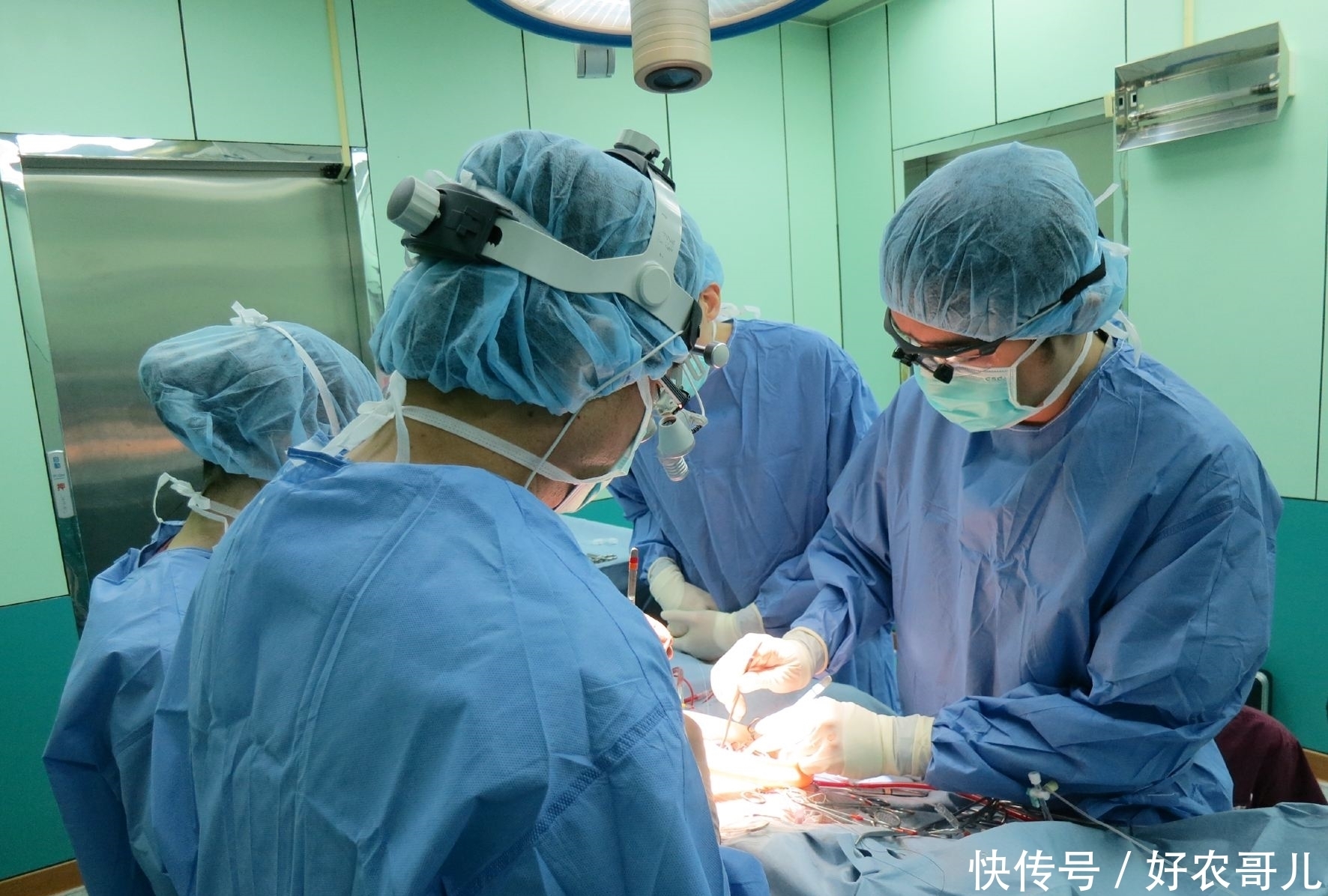 女子堕胎时小手奇迹般的抓住医生的手,如今的他长成这个样子