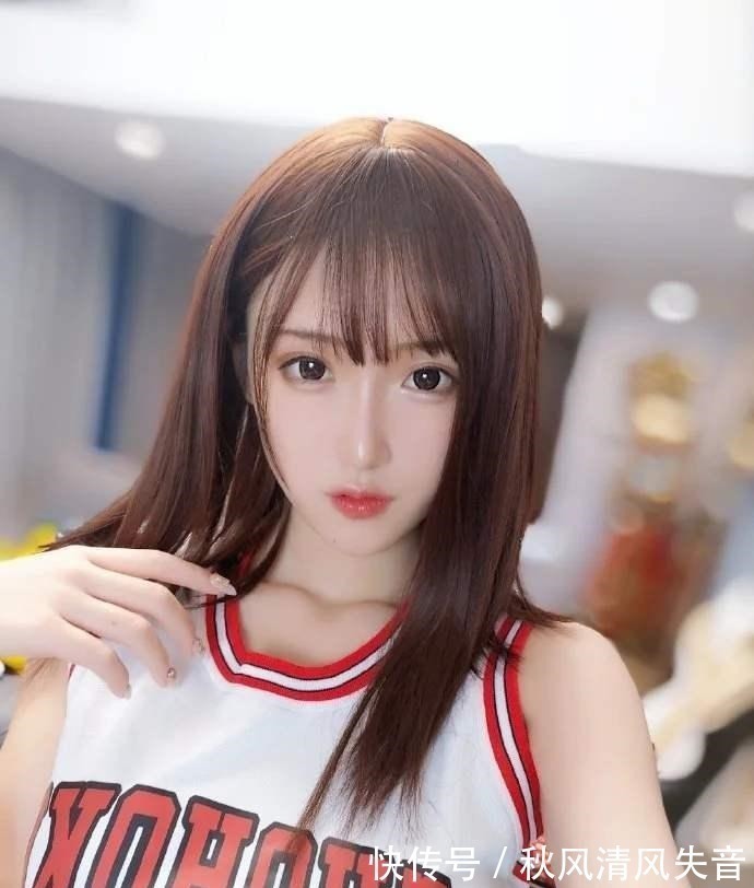 从零开始的异世界生活|腐团儿COS火影纲手,颜值身材神还原,网友千万别挪开麦克风