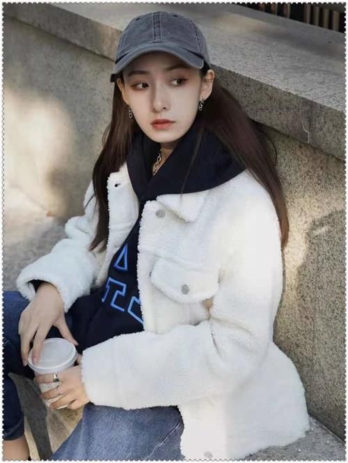 衣服在精不在多,内搭就选这4种经典款,百搭还不过时