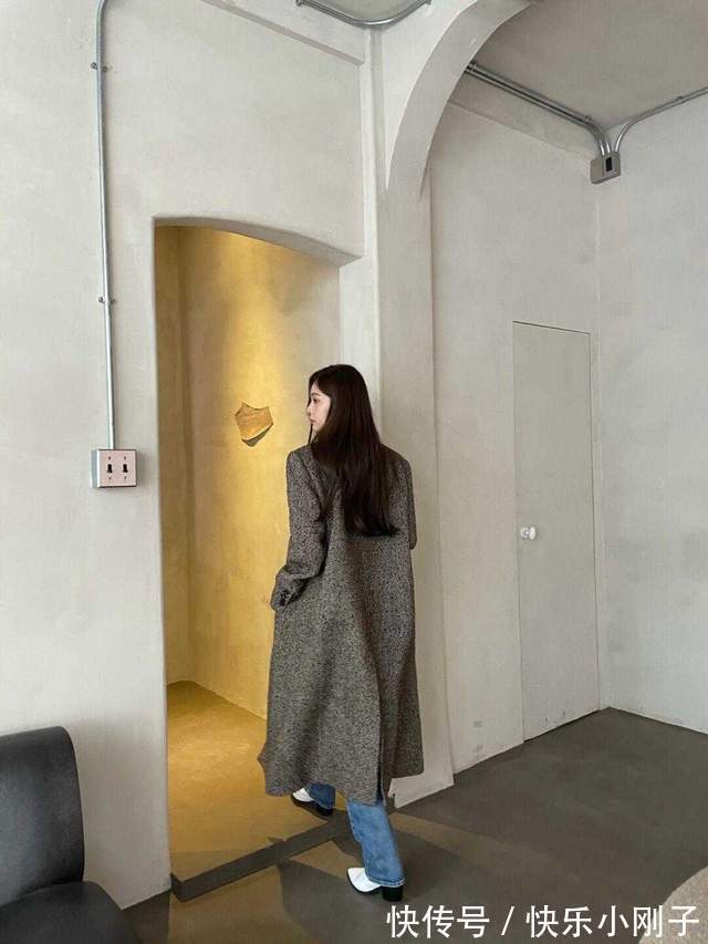 搭配|秋季少不了的风衣,风衣搭配牛仔裤高级洋气,照着穿想不好看都难