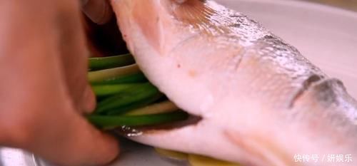 鲈鱼最经典的做法,鲜嫩可口,汤鲜味美,学会了又是一道硬菜