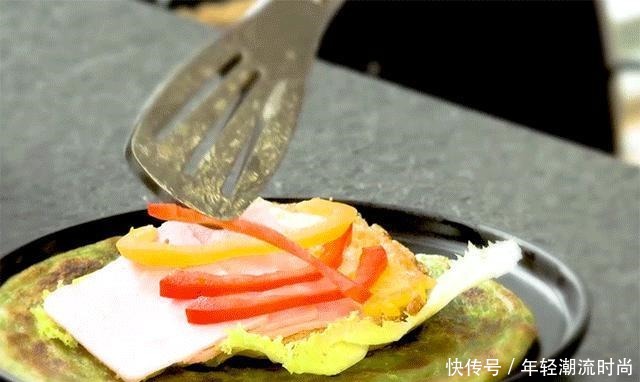 不和面不放油,3分钟吃到葱油饼!够酥、够香、够味!