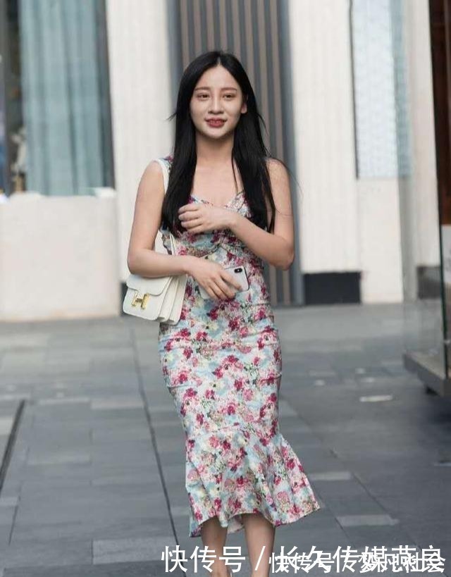 碎花裙 碎花裙,穿出淑女的美丽,更显身材气质