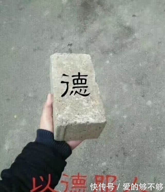 |幽默笑话:从前有一对懒夫妻,男的向来不洗脸,女的向来不刷锅