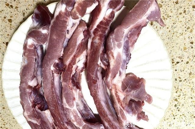 想吃烤串不用去烧烤摊,自己在家做,外焦里嫩,干净卫生,真解馋