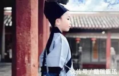 上联&秀才出一上联,举人、进士都对不出,最后被一8岁小孩对出绝对