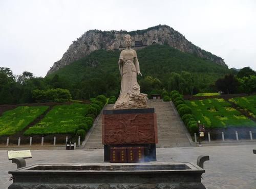  名字就|国内最神奇的悬空古建筑仅用9根铁链保持平衡，有人进入就会晃