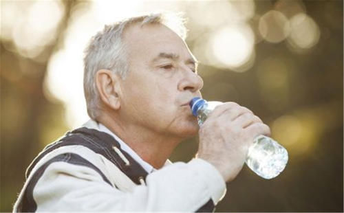 长寿|男人过了45岁，坚持“少做3事，多做3事”，身体健康又长寿