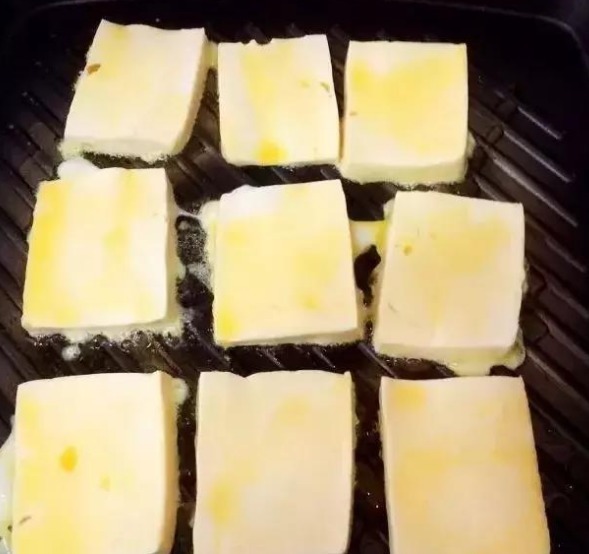 大鱼大肉|鸡蛋和豆腐在一起堪比大鱼大肉，营养好吃，妈妈们学起来