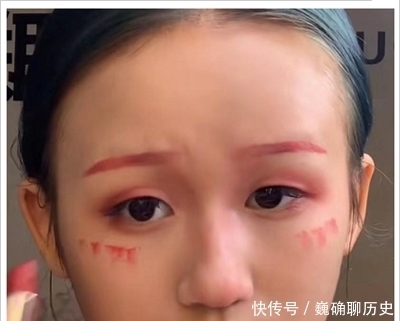 最近流行一只口红化妆?开局:看热闹,成品:粉底也用口红试试?