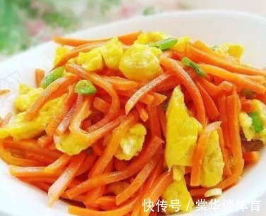 维孩子眼睛近视看不清黑板内容,多吃护眼菜,补充维A避免近视