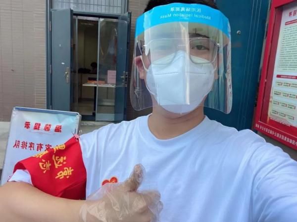 擔當|排隊也不耽誤跳廣場舞，核酸檢測“氣氛組”名擔當來了!