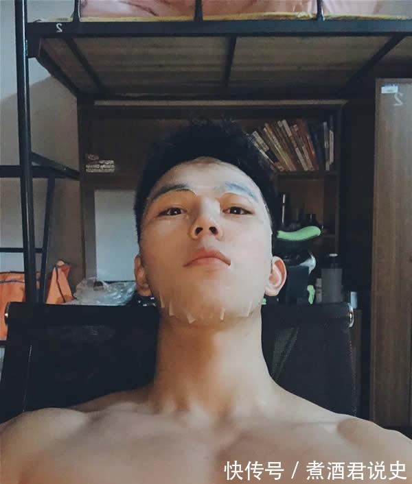 五官|健身的男生果然有气质，五官清秀中带着一抹俊俏，连笑都这么阳光！