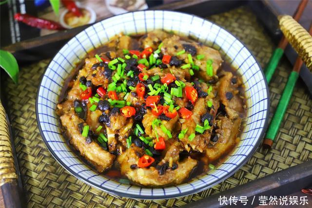 排骨不煮不炖不炸，教你秘制做法，嫩滑多汁入味，好吃不上火