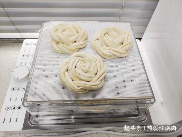 猪油|发面时光加酵母是不够的，多加一勺料，做好的花卷更松软更洁白！