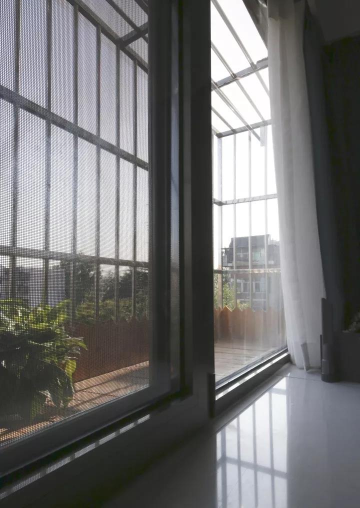 收纳|年轻夫妻的温馨婚房,简约北欧风,头一次见衣柜这样打!