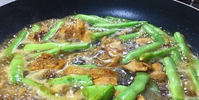 香死了，豆角焖面这么做面条筋道，豆角嫩，孩子直呼要吃三大碗