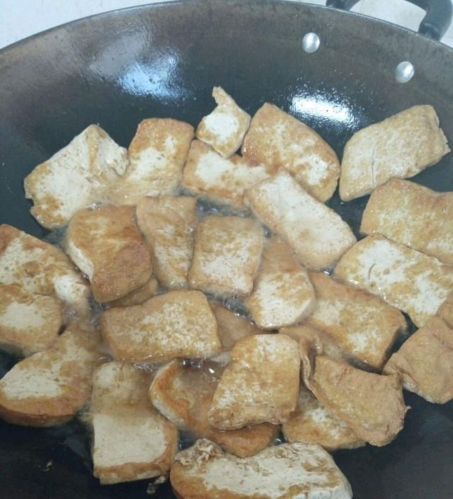 下锅|做豆腐,别直接下锅煎,多加上“这一步”,豆腐鲜嫩入味,不易碎
