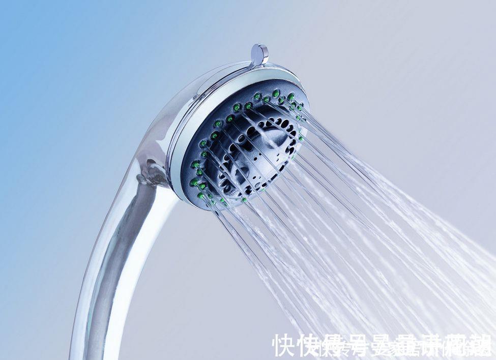 朋友家|卫生间别装这种花洒，等地面漏水你就后悔了