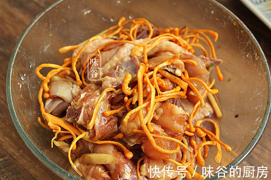 身体|“头伏吃只鸡,一年好身体”,加一物上锅一蒸,营养解馋不上火