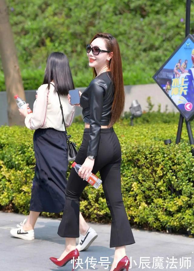 过了40岁的女人，多尝试“喇叭裤”，这么穿时髦又显瘦