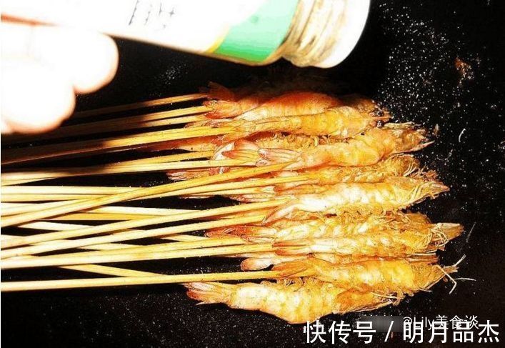 干掉|虾别再煮着吃了，我换种做法外酥里嫩，老公一口气干掉一盘，佩服
