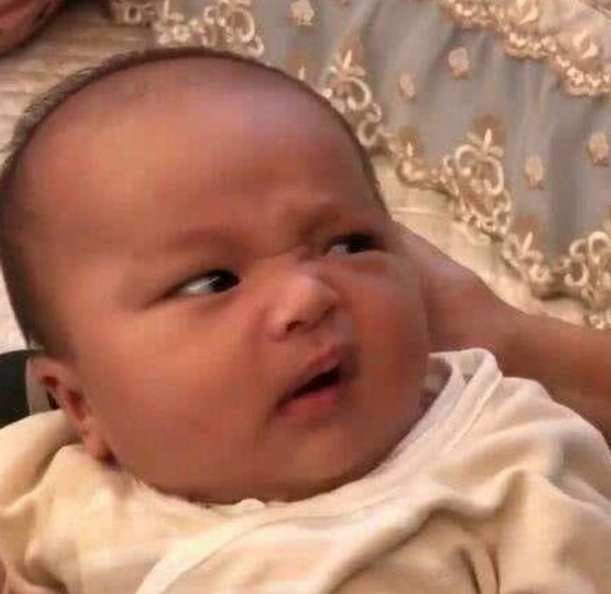 宝宝刚出生没几天，就开始“一脸嫌弃”，网友：就这家庭也敢生我