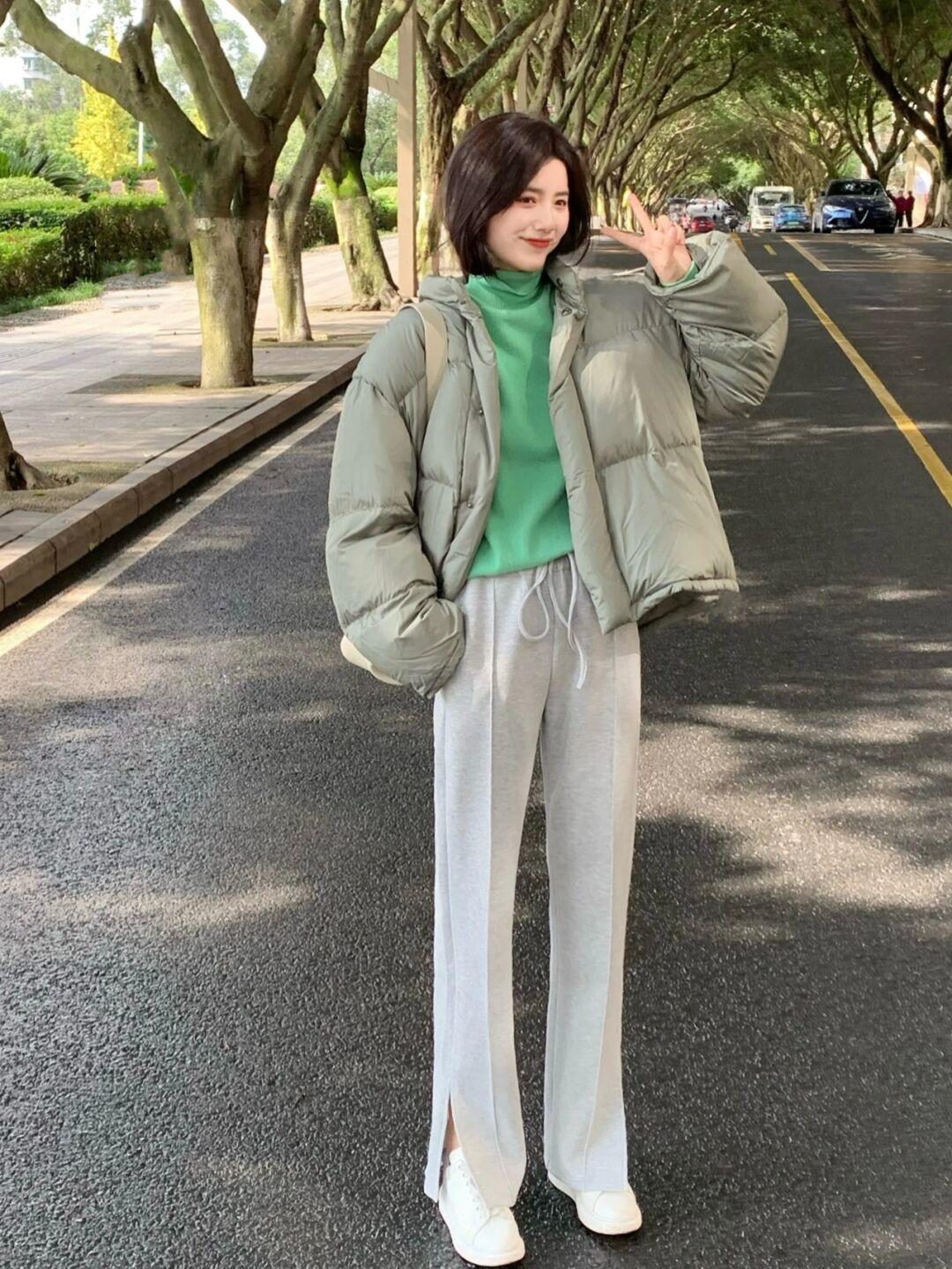 高领|被这组时髦洋气的羽绒服搭配折服了,保暖时髦,大家可以照搬