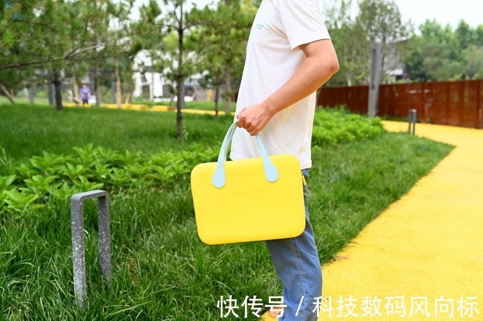 ev时尚轻便的电脑包,做工手感都不错,梵高范轻潮电脑包上手