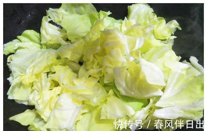 搭配|立秋后，2样蔬菜一起炒，香辣下饭，搭配馒头米饭真香