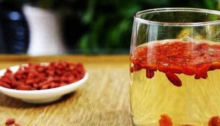 误区|枸杞“这样吃”就是找病!“一不喝、三不吃”,逃离枸杞养生误区