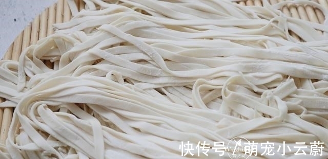 好吃|早餐,我家迷上了这碗面,一荤一素好吃营养,孩子长个吃最好