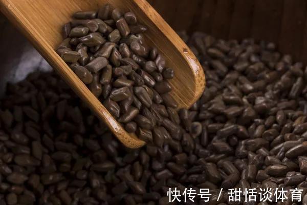 便秘|喝水加这些,养肝还补肾,还能排出隔天便!手脚冰凉、便秘的人最该喝