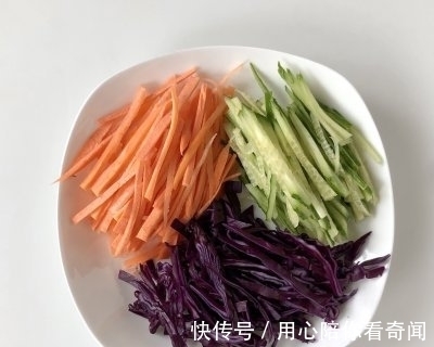 鸡胸肉|适合夏天的五彩凉拌鸡丝鱼面,低脂低卡,清爽好吃不油腻