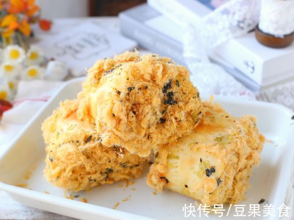 吃不腻的肉松面包卷这样做永远不开裂??