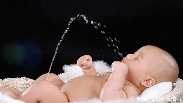 无法自理的宝宝搞笑日常，看完直想生猴子，但是关键来了