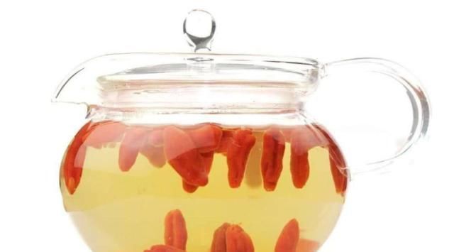 泡枸杞,10个人可能有9个没泡对,注意此事,营养可能还会翻倍